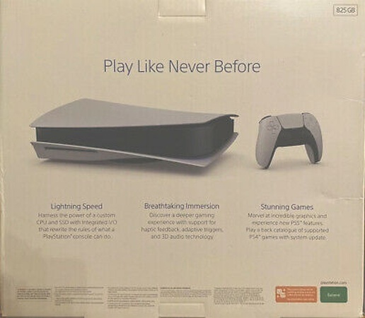 Новая Sony PlayStation 5 с двумя контроллерами и пультом PS5