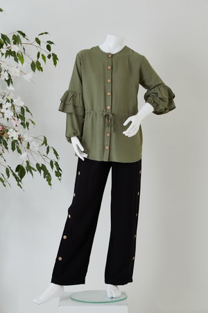 Блузка на пуговицах с длинным рукавом