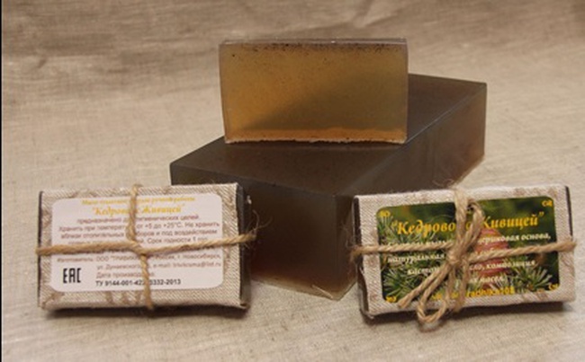 Ürün gamı içinde paketlenmiş el yapımı sabun