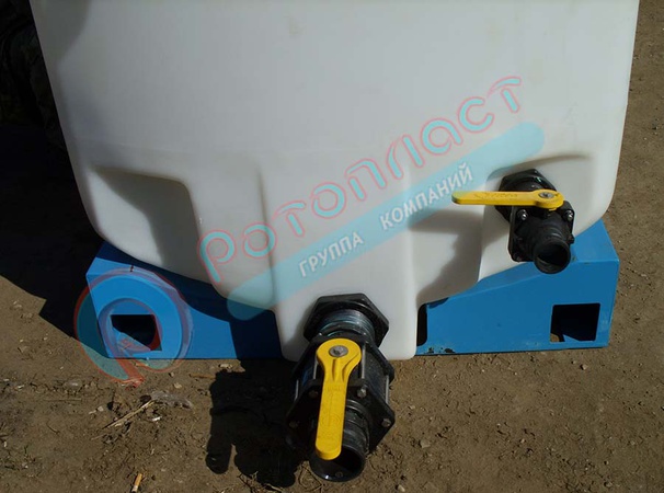 3750 л (с полным сливом) пластиковая прямоугольная емкость