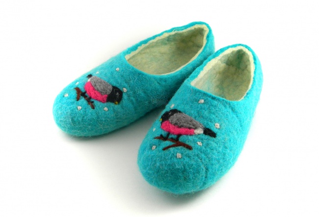 Женские тапочки «Снегири»