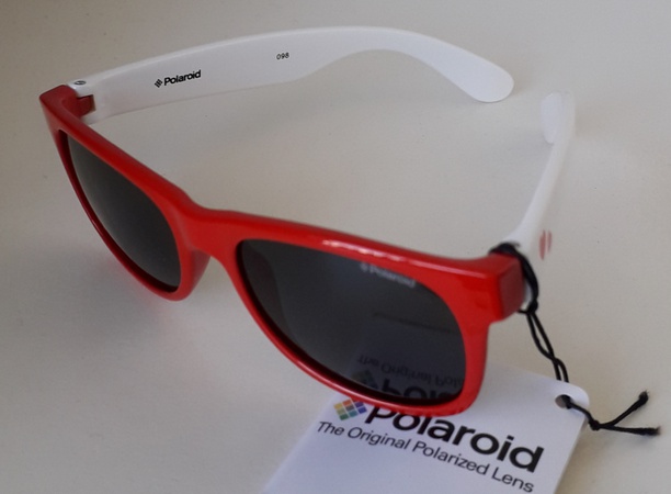 Çocuk gözlükleri Polaroid P0300 OFT (4-7) güneşten koruyucu, koyu camlar kırmızı-beyaz çerçeveler polarize
