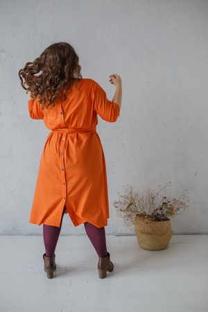 Платье с поясом лентой