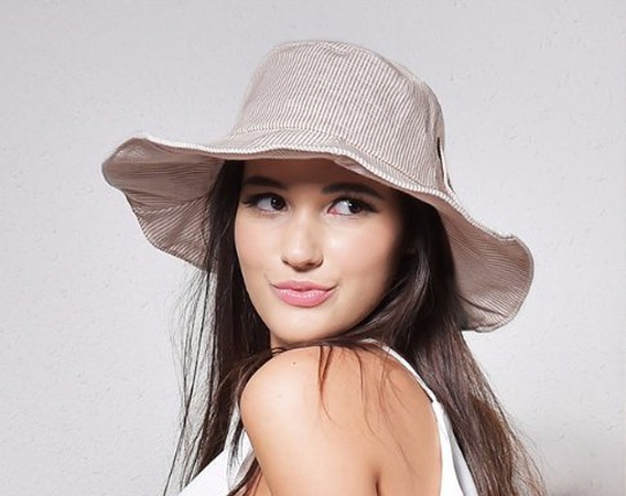 Женская шляпа с бантом