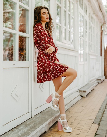 Платье на запах в цветочном принте