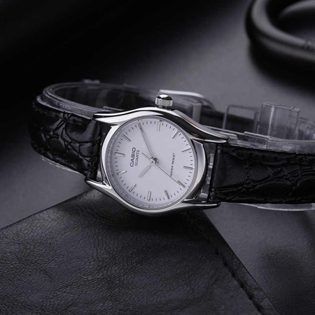 Наручные часы Casio LTP-1094E для женщин