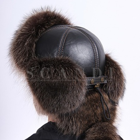 الراكون الحاصل على قبعة