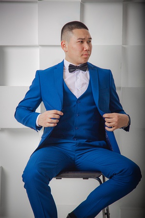 мужская одежда:  мужские костюмы, мужские пиджаки,  мужские брюки, мужские жилеты, мужские рубашки, мужские пальто и полупальто.