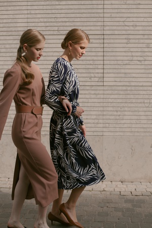 Elastik &#39;20 ile şifon elbise