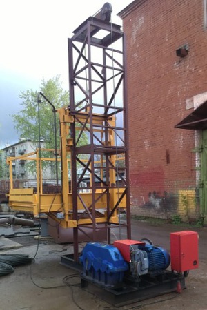 Строительный мачтовый подъемник ПМГ 1500 кг