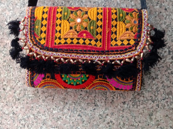 El yapımı Geri Dönüşümlü Banjara kumaş işlemeli Tribal küçük çanta çanta boho çanta etnik Çapraz vücut Mükemmel Hediye kadın onun için festival çantası