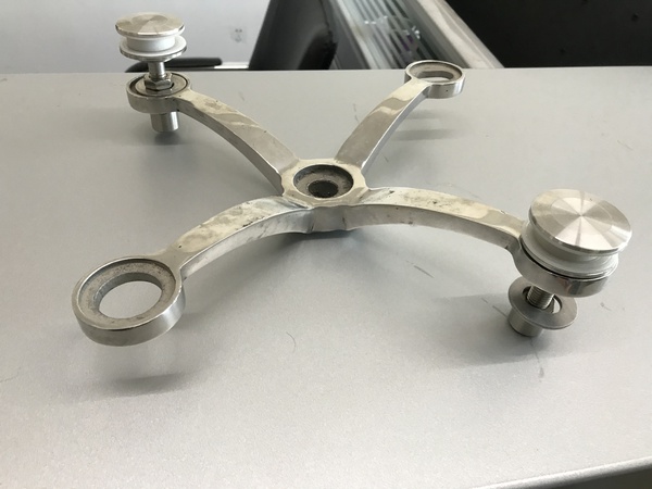 Спайдеры для стеклофасада