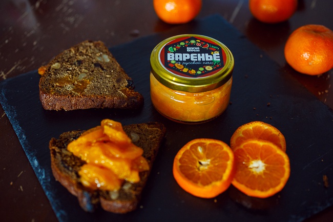 Orange jam with ginger