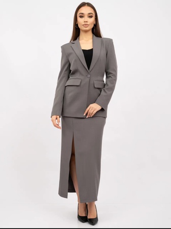 Костюм юбочный с разрезом