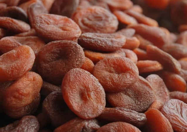 sun-dried apricot kernels - organic top quality