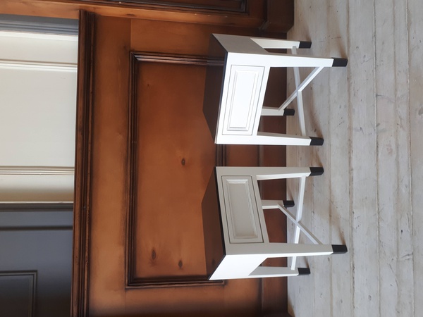 Прикроватные тумбы