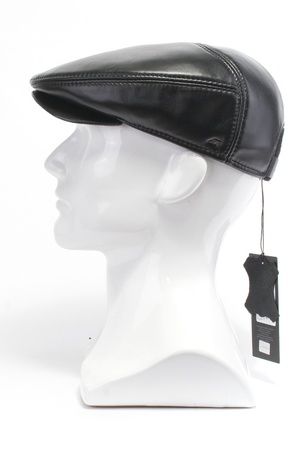 Кепка из кожи 010201