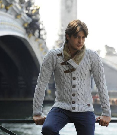 Вязанный мужской свитер