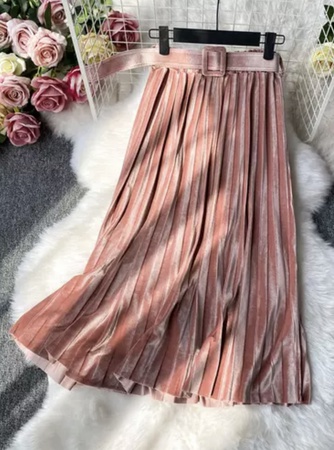 Стильные плиссированные юбки.