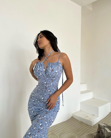 Платье длинное на регулирующийся лямках