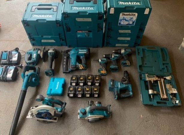 Комплект из 15 предметов Makita 18 Volt Cordless Combo Kit