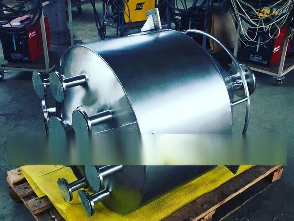 Емкость- сборник из стали AISI 304