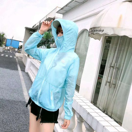 Лёгкая женская ветровка