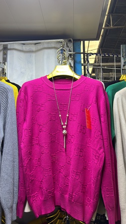 Кофта из плотной и качественной вязки