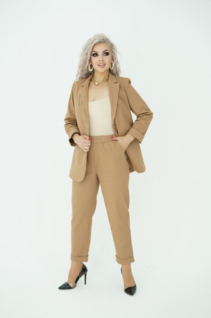 Брючные костюмы