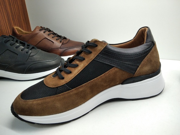 Men's shoes made of genuine leather