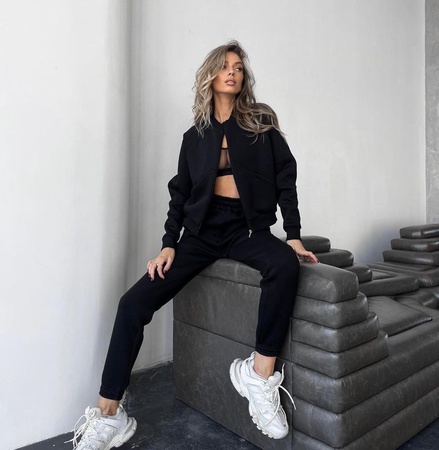 Женский спортивный костюм