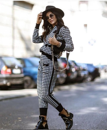 Трикотажные костюмы высокого качества,водолазки,свитера,вязанные,трикотажные платья,туники,худи,спорт,костюмы.