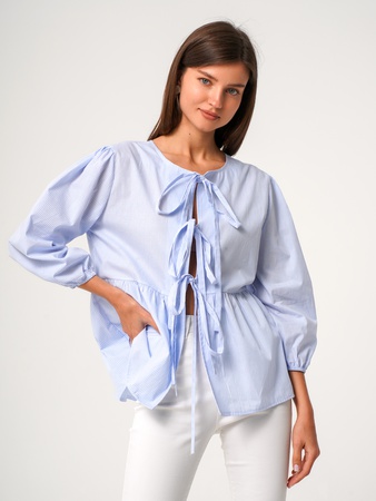 Bağcıklı mavi şeritli bluz