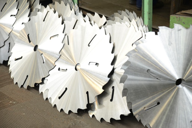 Дисковые пилы для распиловки дерева и металла