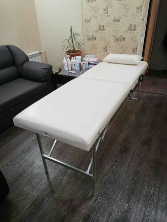 Кушетки, массажные столы.