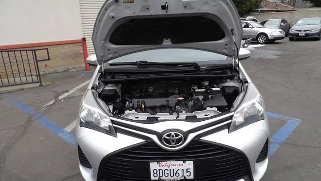 2017 Toyota Yaris LE Car