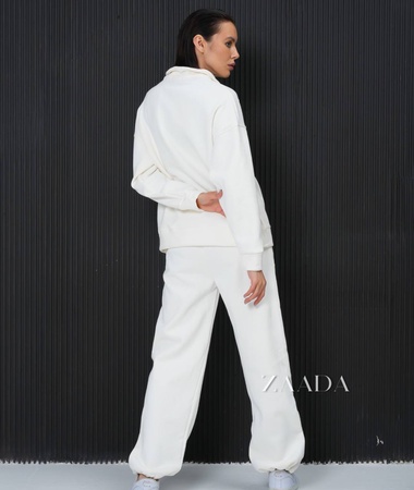 Спортивный костюм с замком