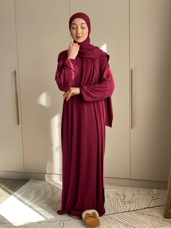 Платье с пришитым шарфом