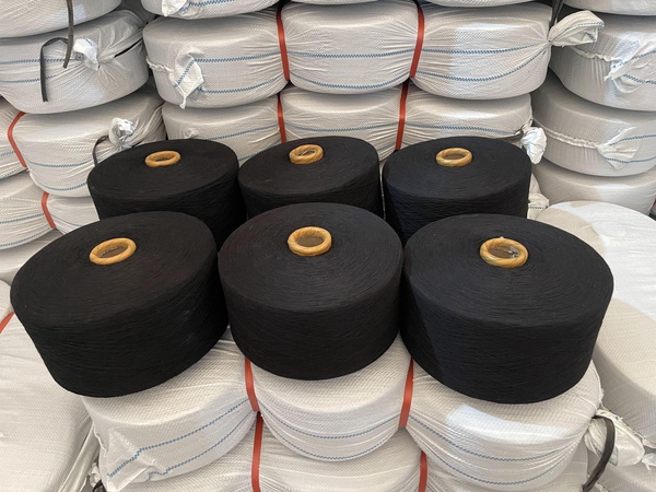 Смесовая Пряжа (30% ПЭ, 70% Хл.) Nm 10/1 (Ne6) черная для производства перчаток произ. Китай