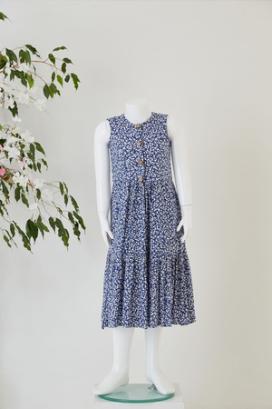 Kolsuz Düğmeli Elbise