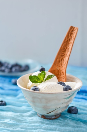 Eco - a set with vanilla edible spoons in an ecological group packaging.