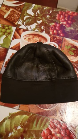 Кожаная шапка с трикотажным подкладом
