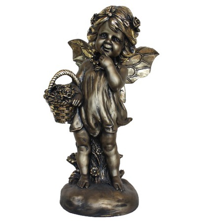 Девочка на камне с корзиной цветов