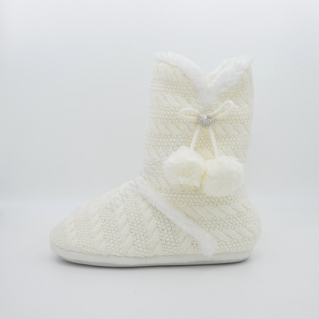 Угги с плюшевыми помпонами L-309