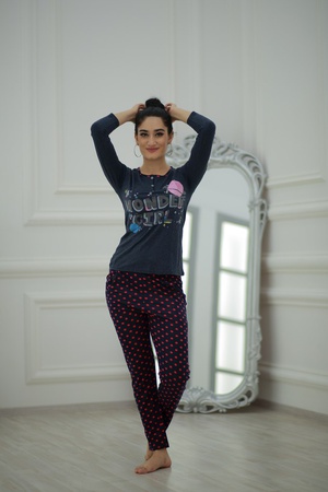 Пижамы и ночные сорочки