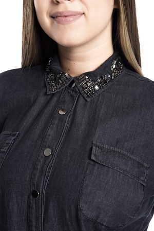 Джинсовая рубашка с бисером большого размера
