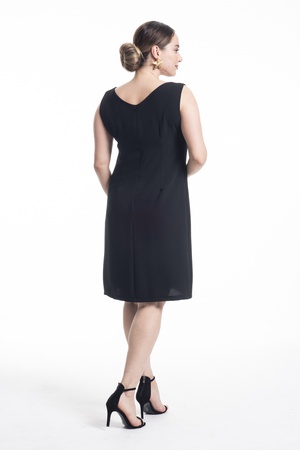 فستان على شكل حرف V