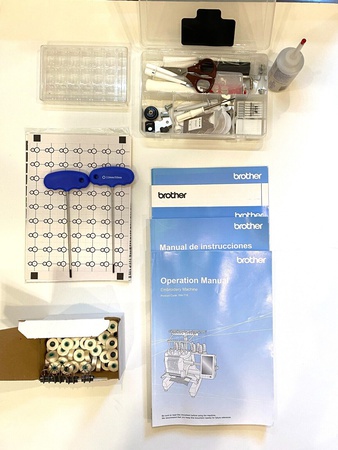 10-игольная домашняя вышивальная машина Brother PR1055X, СОВЕРШЕННО НОВАЯ, аксессуары + стол