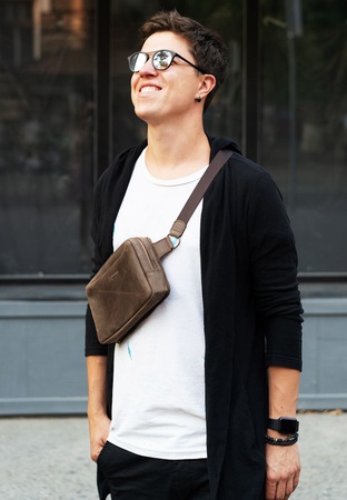 Кожаная поясная сумка Dropbag Maxi темно-коричневая