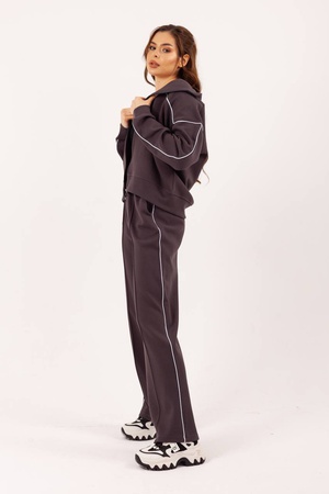 Женский спортивный костюм